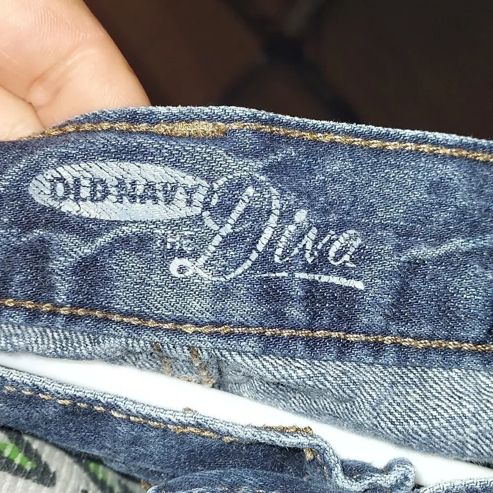 OLD navy short in excellent condition size 4